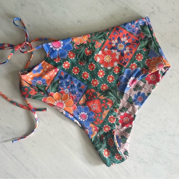 Agua Bendita Reversible Glenda and Lucille bikini Tile print - Picture 5 of 9